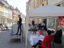 Tristan Beckhaus, ehemaliger Schüler der Freien Schule Burgenland „Jan Hus“, besucht jetzt das Fachgymnasium in Weißenfels, spielt auf seinem Saxophon zu Beginn und am Ende unserer Veranstaltung