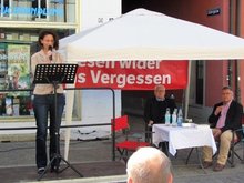 Sabine Matzner, Leiterin der Stadt- und Kinderbibliothek Naumburg,  liest von Mascha Kaleko  „Weil Du nicht da bist“
