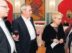 v.r. Katja Bahlmann (Vorsitzende des Kreisverbands), Birke Bull-Bischoff (Direktkandidatin der LINKEN im Wahlkreis 73), Roland Claus (Bundestagsabgeordneter, DIE LINKE) und Bernward Küper (Oberbürgermeister Naumburgs, CDU))
